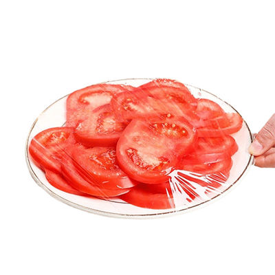 PVDC PVC PE imballaggio Rollo di avvolgimento in plastica trasparente PE Protective Food Cling Film con tagliatore scorrevole